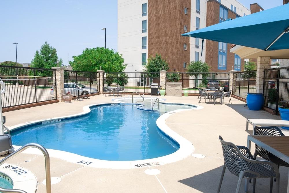 Hampton Inn And Suites Dallas/Lewisville-Vista Ridge Mall Exterior photo